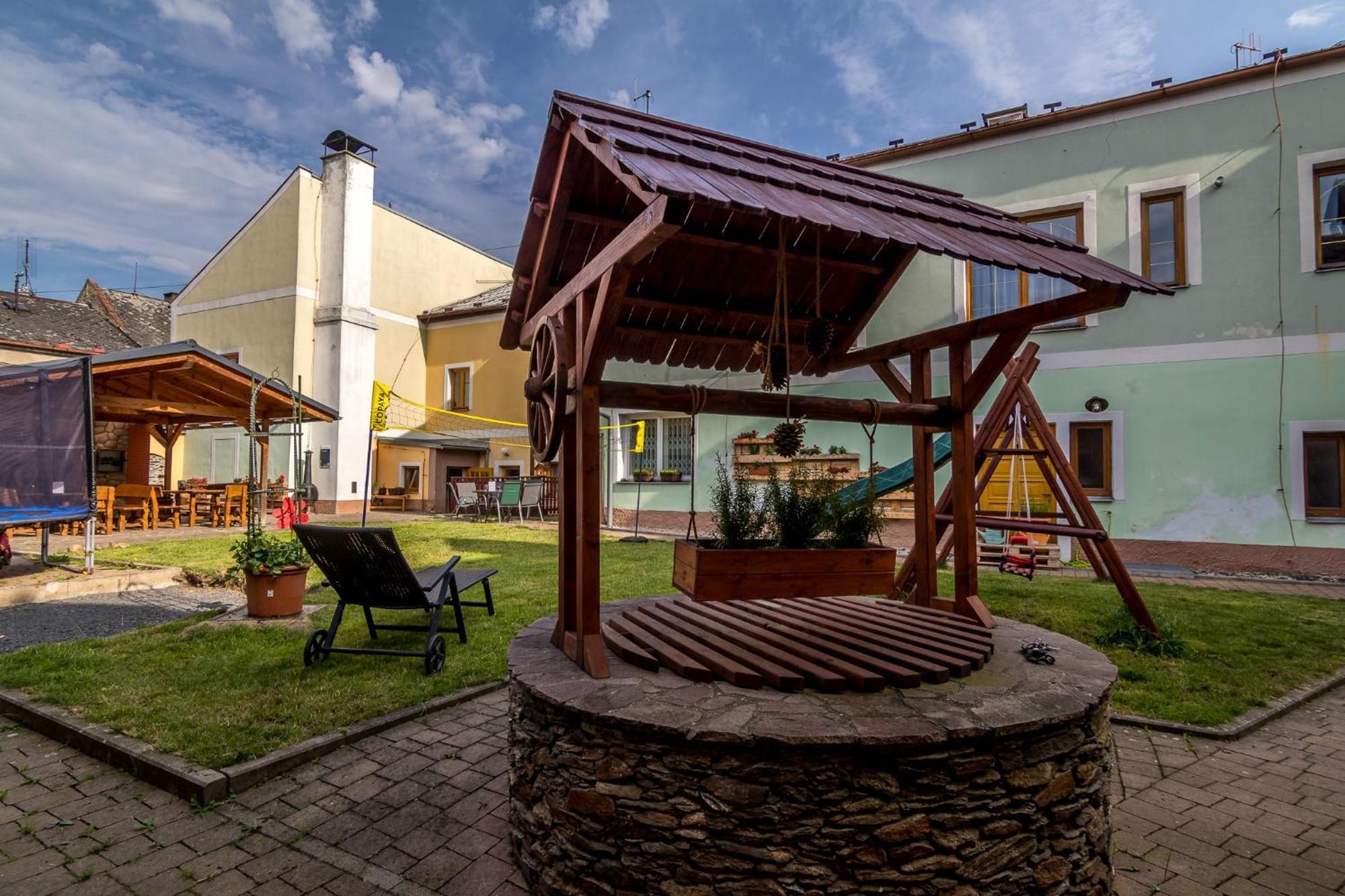 Toužim Penzion A Restaurace U Vladare מראה חיצוני תמונה